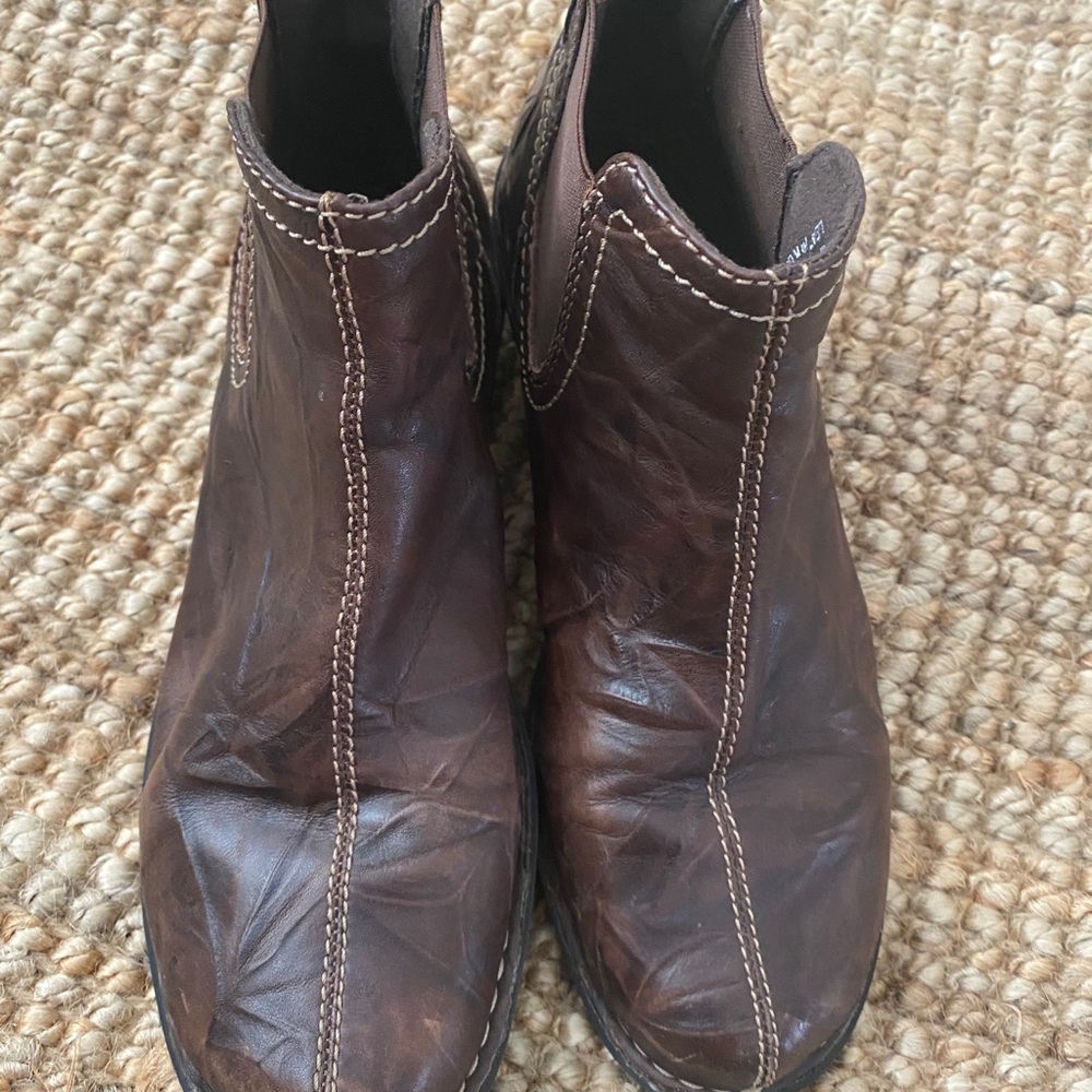 Clarks distressed boots